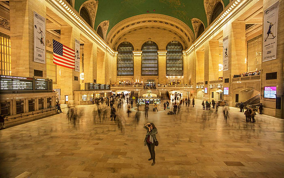 Catching the moment - Grand central station - New york